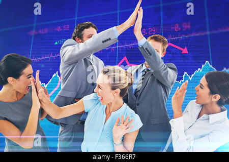 Immagine composita di entusiasta team aziendale il tifo Foto Stock