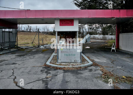 Il Teatro Moonlite vicino a Abingdon Virginia. È stato costruito nel 1949 e collocato sul registro dei luoghi storici nel 2007, corrente Foto Stock