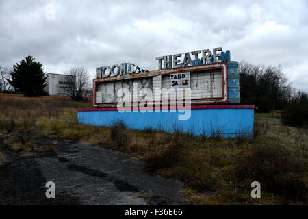 Il Teatro Moonlite vicino a Abingdon Virginia. È stato costruito nel 1949 e collocato sul registro dei luoghi storici nel 2007, corrente Foto Stock