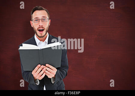 Immagine composita di giovani predicatore Lettura dalla Bibbia Foto Stock