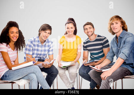 Immagine composita di studenti universitari di studiare Foto Stock