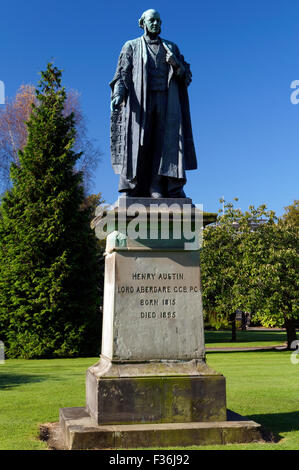 Statua di Henry Austin signore Aberdare da Herbert Hampton, giardini Alexandra, Cathays Park, Cardiff, Galles del Sud, Regno Unito Foto Stock