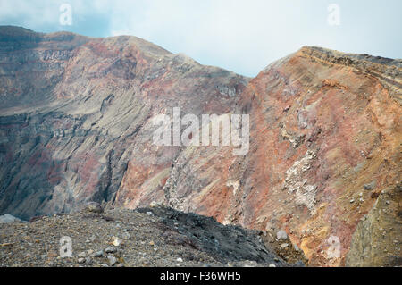 Il cratere del molto attivo Santa Ana vulcano in El Salvador Foto Stock