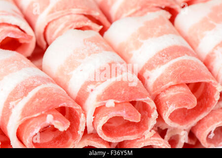 Piano Samgyeopsal, tagliata a fette congelate di pancetta di maiale carne. Si tratta di una popolare coreano piatto e consiste di uno spessore, grassi fette di pancetta di maiale Foto Stock