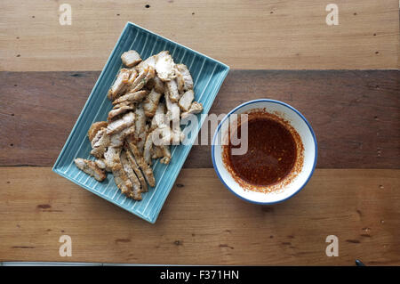 Carne di maiale alla griglia con Thai salsa piccante Foto Stock