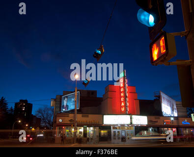 Una vista notturna dello storico Teatro Garneau nel Garneau / Università di Alberta area di Edmonton, Alberta, Canada. Foto Stock