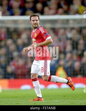 Manchester, Gran Bretagna. Il 30 settembre, 2015. Il Manchester United Juan Manuel Mata celebra il suo equalizzatore 1-1 durante la UEFA Champions League Gruppo B prima gamba partita di calcio tra Manchester United e VfL Wolfsburg a Old Trafford a Manchester in Gran Bretagna, 30 settembre 2015. Foto: Peter Steffen/dpa/Alamy Live News Foto Stock