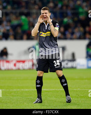 Monchengladbach, Germania. Il 30 settembre, 2015. Granit Xhaka (Bor. Moenchengladbach) ad alta voce durante la UEFA Champions League tra Borussia Moenchengladbach e il Manchester City, Borussiapark in Moenchengladbach il 30 settembre 2015. Credito: dpa picture alliance/Alamy Live News Foto Stock