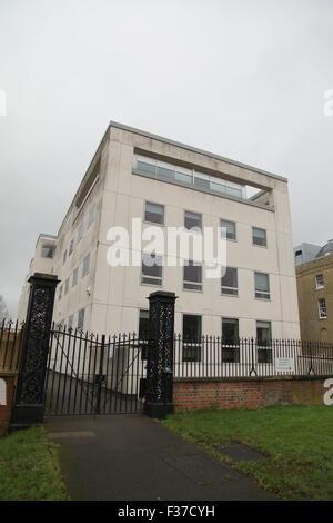 Southampton, Hampshire, Regno Unito. 1 Ottobre, 2015. Foto di GV di Southampton Magistrates Court dove due uomini sono apparsi dopo un attacco acido contro Carla Whitlock. Due fratelli sono stati caricati in connessione con un attacco acido su a Southampton la mamma di sei. Geoffrey Midmore, 26, di Londra, è stato caricato con dolorose lesioni corporali (GBH) con intenti e di cospirazione per commettere GBH con intenti Billy Midmore, 22, anche di Londra, è stato accusato di cospirazione per commettere GBH con intenti. Credito: UKNIP / Alamy Live News Foto Stock