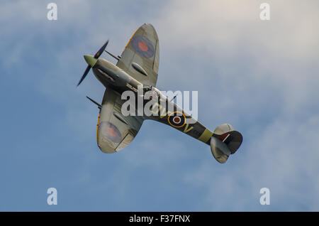 Spitfire V EE602 primo volò nel 1942 ma è stato danneggiato in seguito nella guerra e collegato a massa. Restaurata e nuovamente volato Maggio 2015. La seconda guerra mondiale da combattimento aereo Foto Stock