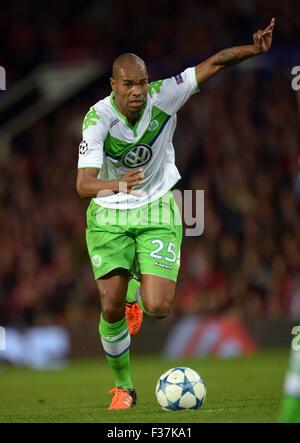 Manchester, Regno Unito. Il 30 settembre, 2015. Wolfsburg?s Naldo in azione durante la UEFA Champions League Gruppo B prima gamba partita di calcio tra Manchester United e VfL Wolfsburg a Old Trafford a Manchester in Gran Bretagna, 30 settembre 2015. Credito: dpa picture alliance/Alamy Live News Foto Stock