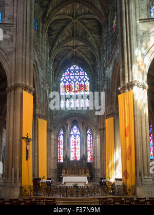 Altare maggiore della Basilica di San Michele, Bordeaux Foto Stock