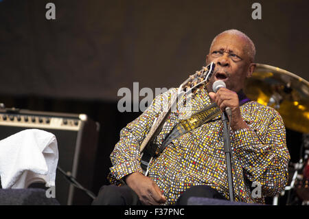 B.B. Re performance dal vivo sul palco di Glastonbury festival musicali, 2011. Inghilterra, Regno Unito Foto Stock