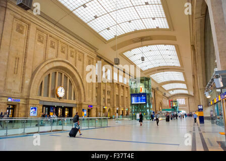 Hauptbahnhof, la stazione ferroviaria centrale di Lipsia, in Sassonia, Germania Foto Stock