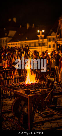 Fire - La Festa Medievale - 'Fortezze della Transilvania", città di Sibiu, Romania Foto Stock