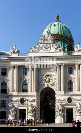 Il vecchio Palazzo di Hofburg, la porta Michaeler Platz, Vienna, Austria, il patrimonio mondiale Foto Stock