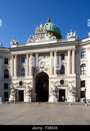 Il vecchio Palazzo di Hofburg, la porta Michaeler Platz, Vienna, Austria, il patrimonio mondiale Foto Stock