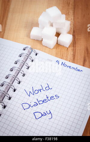 Iscrizione La giornata mondiale del diabete per i notebook e i cubetti di zucchero, simbolo di diabetici e per la lotta contro il diabete Foto Stock