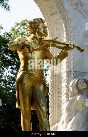 Un monumento di Johann Strauss figlio nel Stadtpark, Vienna, Austria, il patrimonio mondiale Foto Stock