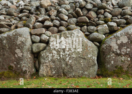 Close up di una sepoltura preistorica di cairns Balnuaran di clava, chiamato anche Clava Cairns - vicino a Inverness, Scottland. Foto Stock