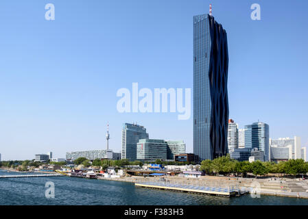 Il Copa Cagrana e architettura moderna in Donau- E UNO-City, Vienna, Austria Foto Stock