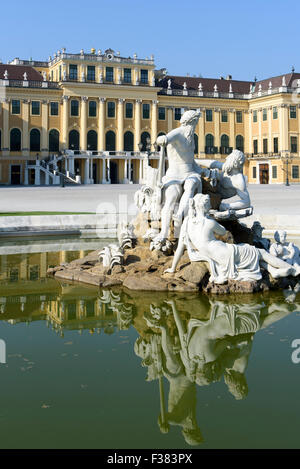 In stile tardo barocco summerresidence Schloss Schönbrunn, Vienna, Austria, il patrimonio mondiale Foto Stock