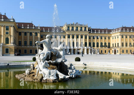 In stile tardo barocco summerresidence Schloss Schönbrunn, Vienna, Austria, il patrimonio mondiale Foto Stock