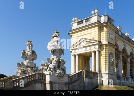 Gloriette, tardo barocca summerresidence Schloss Schönbrunn, Vienna, Austria, il patrimonio mondiale Foto Stock