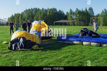 Paracadutisti - 2014. Atterraggio. Foto Stock