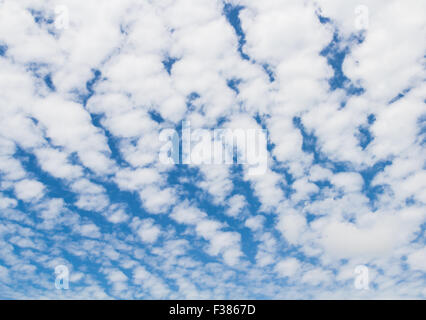 Belle le nuvole e il cielo in buona giornata Foto Stock