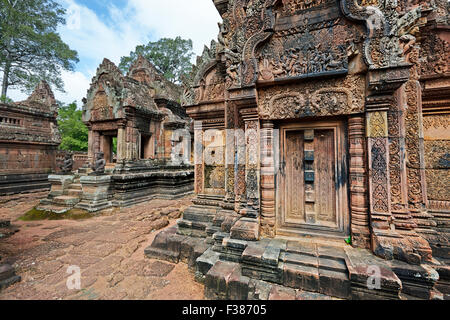 Il Banteay Srei tempio. Parco Archeologico di Angkor, Siem Reap Provincia, in Cambogia. Foto Stock