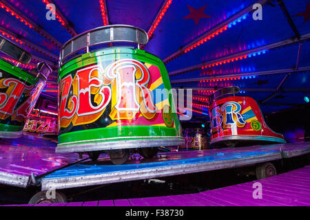 Il Waltzer ride a Goose Fair 2015, Nottingham, Inghilterra, Regno Unito Foto Stock