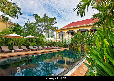 Area piscina nel Pavillon d'Orient Boutique-Hotel. Siem Reap, Cambogia. Foto Stock