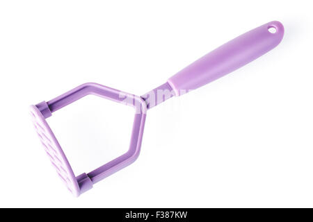 Plastica viola schiacciapatate isolati su sfondo bianco Foto Stock