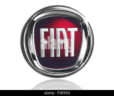 KIEV, UCRAINA - 21 Marzo 2015: Fiat logo stampato su carta e collocate su sfondo bianco. Foto Stock