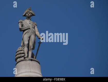 Lord Nelson statua nella parte superiore della colonna di Nelson, Trafalgar Square,Londra.Inghilterra rinnovato nel 2006 questa foto è stata scattata nel 2011. Foto Stock