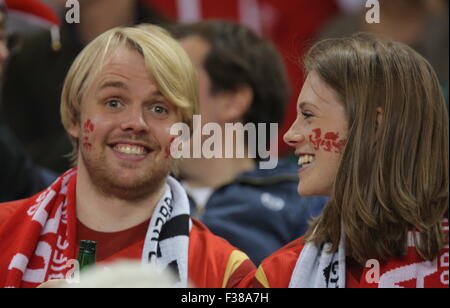 Cardiff, Regno Unito. Giovedì 01 Ottobre 2015 Galles sostenitori Rugby World Cup 2015,Wales v Fiji presso il Millennium Stadium, il Galles, UK Credit: D Legakis/Alamy Live News Foto Stock