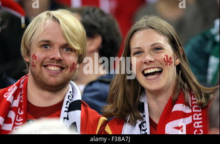 Cardiff, Regno Unito. Giovedì 01 Ottobre 2015 Galles sostenitori Rugby World Cup 2015,Wales v Fiji presso il Millennium Stadium, il Galles, UK Credit: D Legakis/Alamy Live News Foto Stock