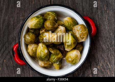 Arrosto di cavolini di Bruxelles Foto Stock