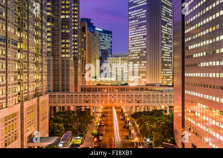 Tokyo, Giappone edifici governativi a Tochomae nel quartiere di Shinjuku. Foto Stock