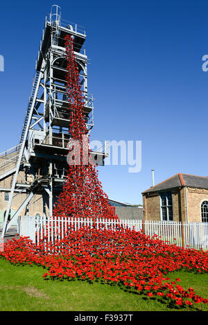 La finestra di pianto a Woodhorn da Paolo Cummins, artista e Tom Piper, designer Foto Stock