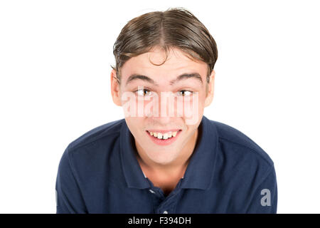 Adolescente nerd ragazzo che si affaccia isolata in bianco Foto Stock