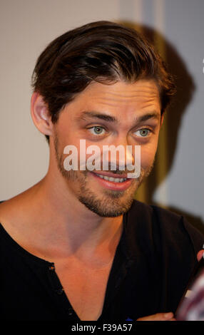 Tom Payne - Signierstunde, Kulturkaufhaus Dussmann, Berlin-Mitte. Foto Stock