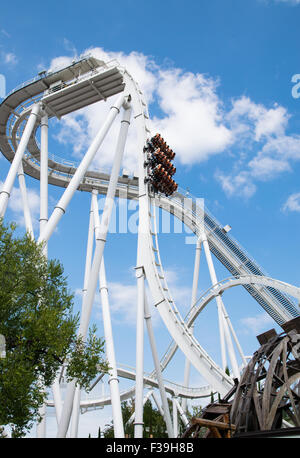 GARDA, Italia - Settembre 08: il parco divertimenti di Gardaland a Castelnuovo del Garda, Italia. Tre milioni di persone che visitano il parco in un anno Foto Stock