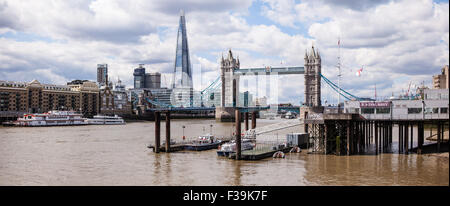 Vista panoramica dello Shard, del Tower Bridge e del fiume Tamigi, Londra, Inghilterra, Regno Unito Foto Stock