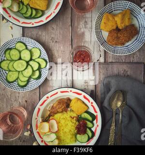 Indonesiano tradizionale pranzo di nasi Kuning Foto Stock