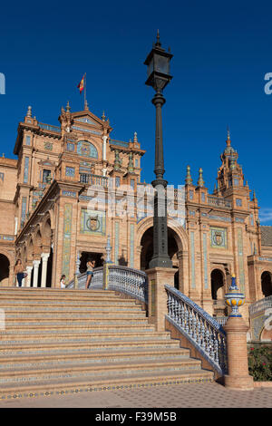 Piazza di Spagna costruita per l'Esposizione Iberoamericana del 1929, Sevilla, Andalusia, Spagna Foto Stock