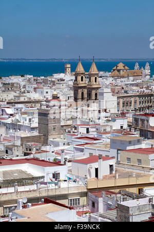 Cadiz, Spagna, vista dalla Torre Tavira in una giornata di sole Foto Stock