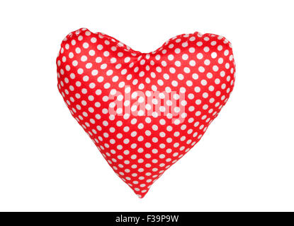 Cuore di stoffa rossa con la polka dots isolati su sfondo bianco Foto Stock