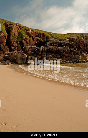 Lewisian Gneiss rock a Oldshoremore Bay Foto Stock